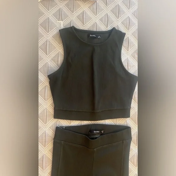 Bershka Olive Stretch Set size S bottoms and M top - Picture 3 of 8